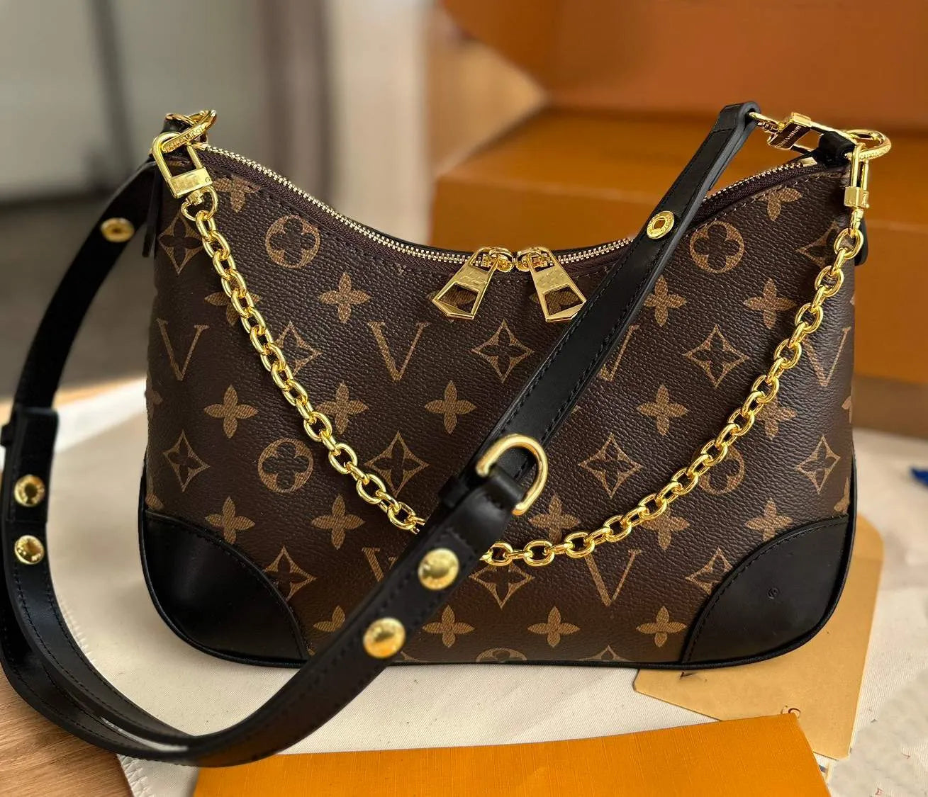 LOUIS VUITTON Classic Presbyopia Bag