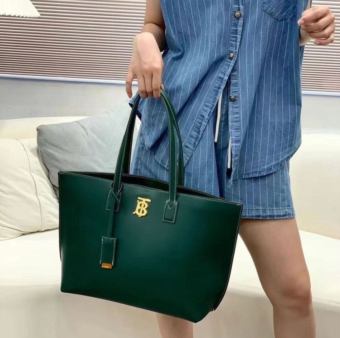 BURBERRY Feeya Tote Bag