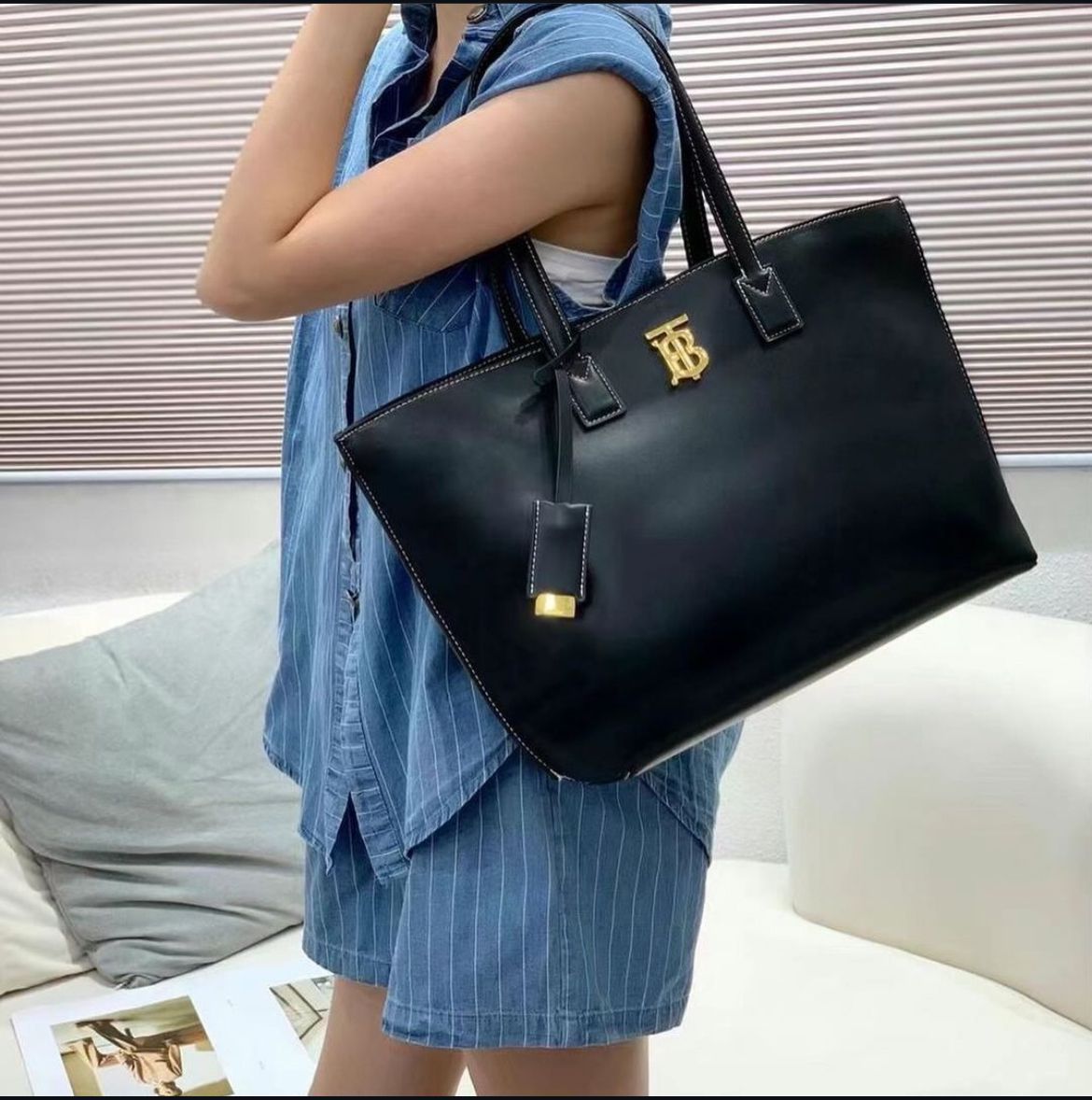 BURBERRY Feeya Tote Bag