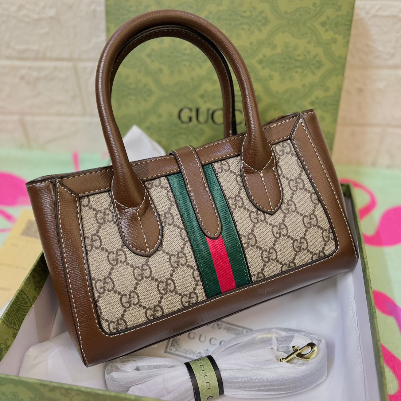 GUCCI Small Tote with Piston Closure